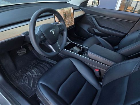 Used 2019 Tesla Model 3 Standard Range Plus image 9