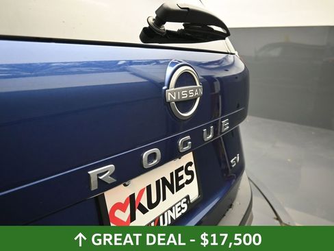 Used 2023 Nissan Rogue SV image 18
