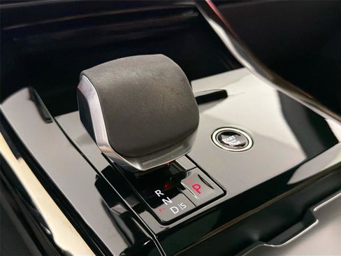 Certified 2024 Land Rover Range Rover Sport SE image 18