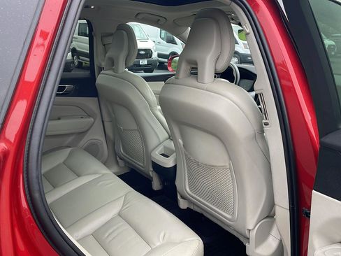 Used 2019 Volvo XC60 T5 Momentum w/ Premium Package FWD image 29