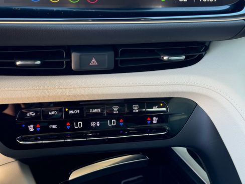 Used 2022 Buick Envision Avenir w/ Technology Package II image 26