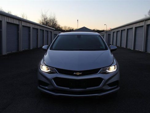 Used 2018 Chevrolet Cruze LT FWD image 3