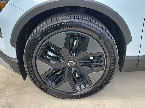 New 2026 Volvo EX30 Cross Country Ultra image 3