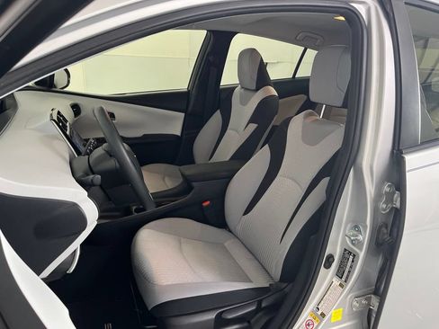 Used 2017 Toyota Prius Two w/ Prius Two Safety Plus Package FWD image 19