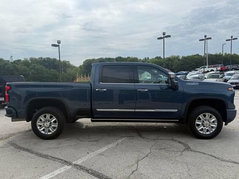 Used 2024 Chevrolet Silverado 2500 High Country w/ High Country Premium Package AWD/4WD image 8