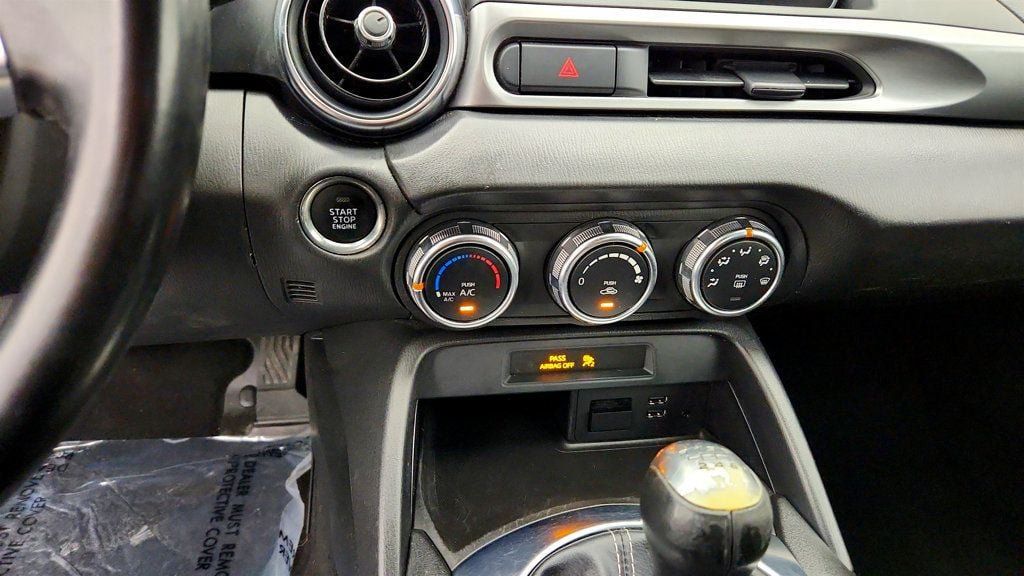 Used 2017 FIAT 124 Spider Classica RWD image 18