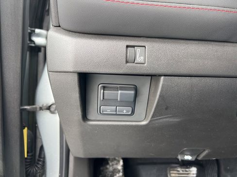 Used 2024 Chevrolet Colorado Z71 w/ Z71 Convenience Package 2 image 17