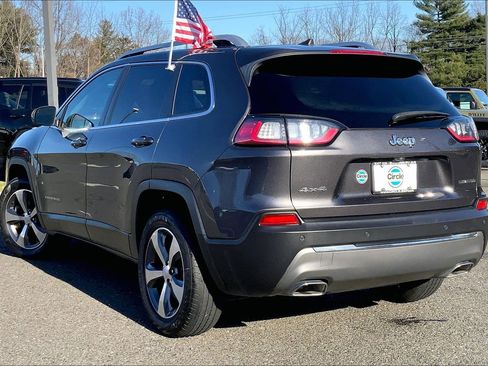 Used 2019 Jeep Cherokee Limited image 10
