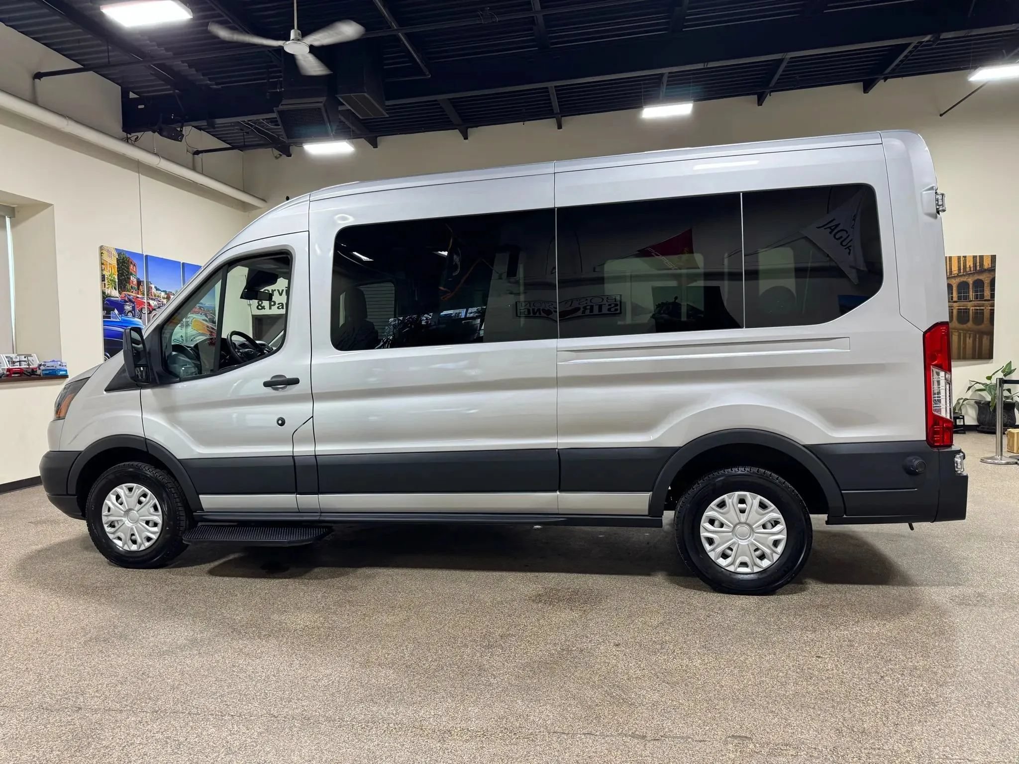 Used 2015 Ford Transit 250 148 Medium Roof RWD image 9