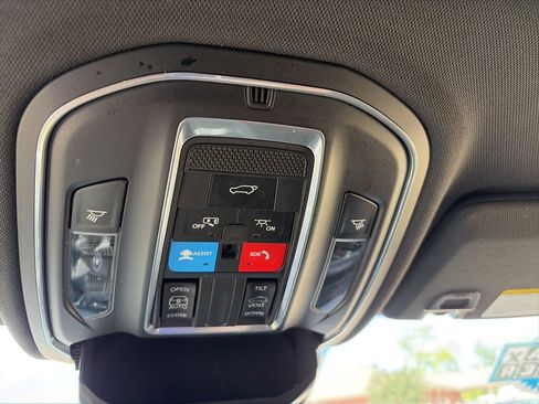 Used 2023 Jeep Grand Cherokee L Laredo image 22