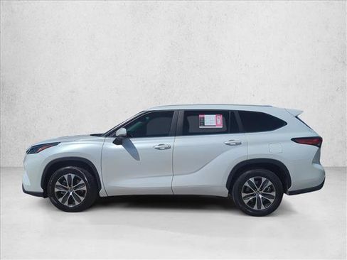 Used 2023 Toyota Highlander XLE FWD image 8
