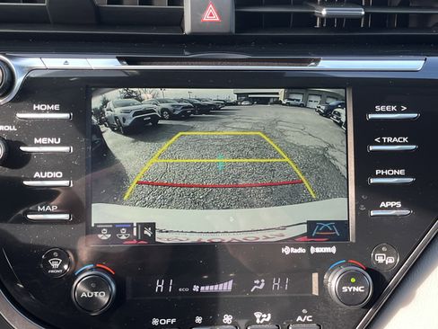 Used 2020 Toyota Camry XLE image 26