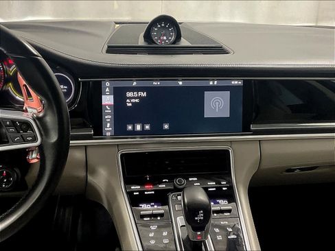 Used 2018 Porsche Panamera 4S image 18