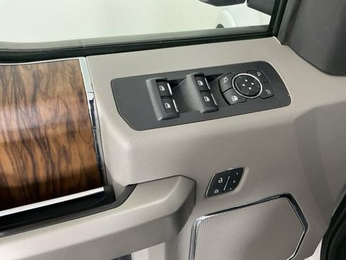 Used 2018 Ford F150 Lariat w/ Equipment Group 502A Luxury AWD/4WD image 14