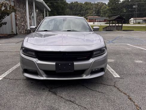 Used 2016 Dodge Charger SXT RWD image 9