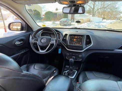 Used 2014 Jeep Cherokee Trailhawk w/ Leather Interior Group AWD/4WD image 18