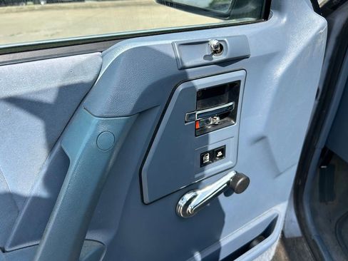 Used 1996 Oldsmobile Cutlass Ciera SL FWD image 10
