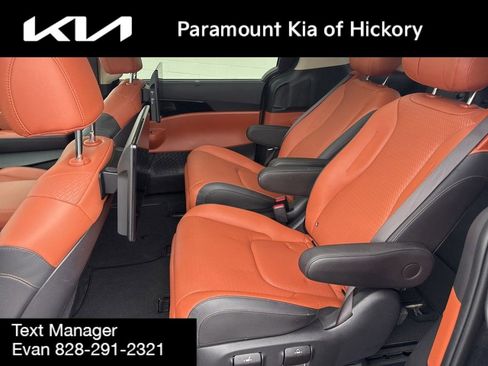 Used 2025 Kia Carnival SX Prestige image 17