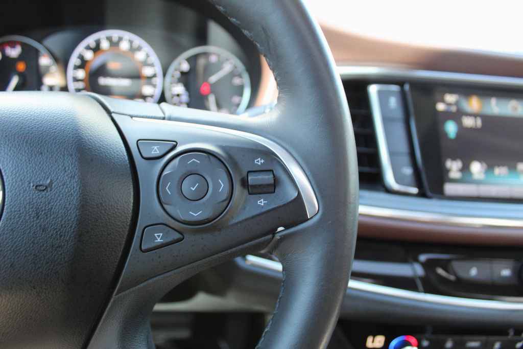 Used 2018 Buick Enclave Avenir w/ Avenir Technology Package FWD image 16