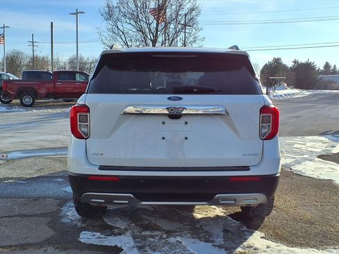 Certified 2023 Ford Explorer XLT w/ Equipment Group 202A image 5