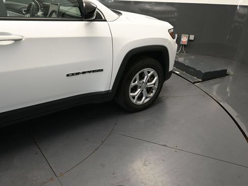 Used 2024 Jeep Compass Latitude AWD/4WD image 23