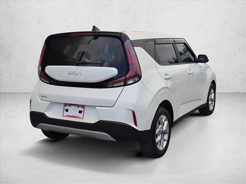 Used 2023 Kia Soul LX w/ LX Technology Package FWD image 5
