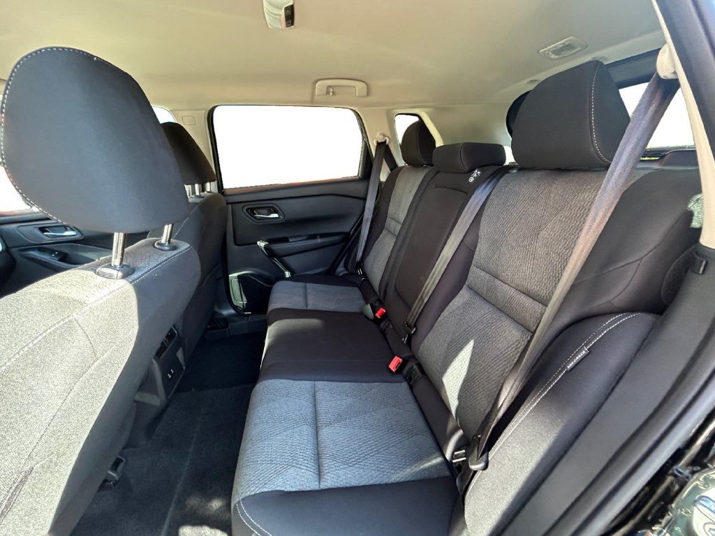 Used 2026 Nissan Rogue SV AWD/4WD image 14