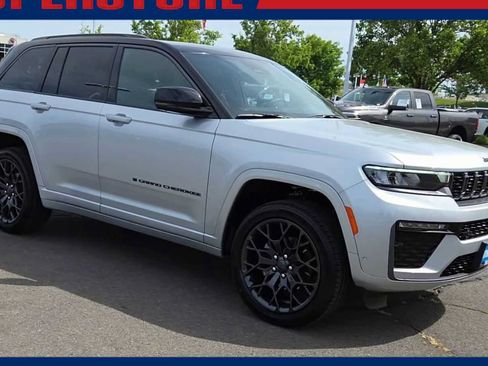 New 2026 Jeep Grand Cherokee Summit AWD/4WD image 2