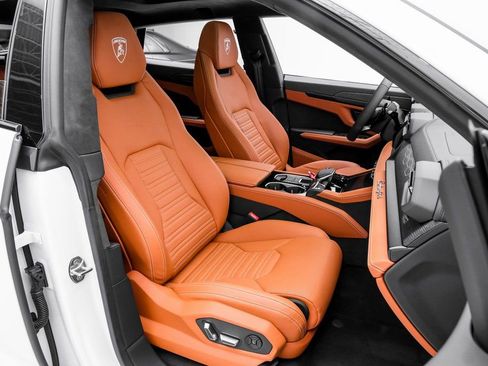 Used 2025 Lamborghini Urus Performante AWD/4WD image 40