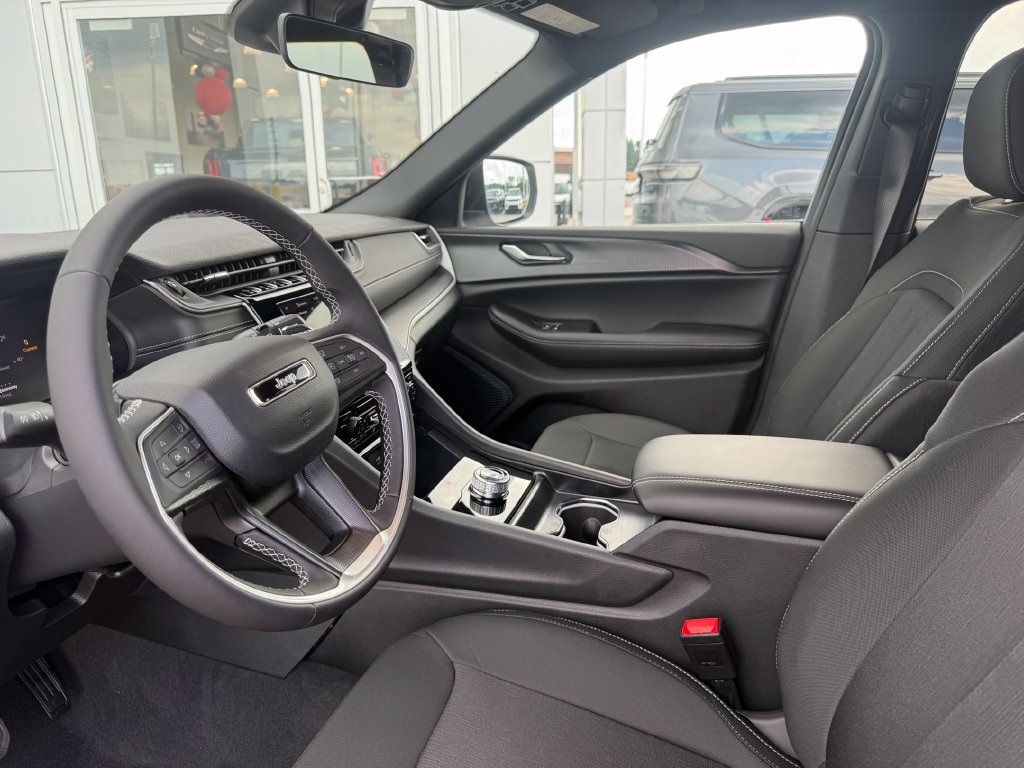 New 2026 Jeep Grand Cherokee 2WD image 4