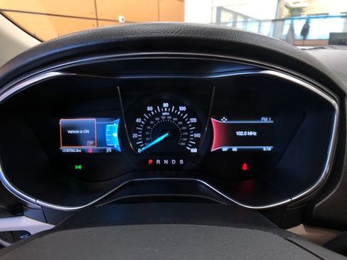 Used 2017 Ford Fusion SE w/ Fusion SE Technology Package FWD image 14