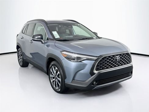 Certified 2025 Toyota Corolla Cross XLE FWD image 9