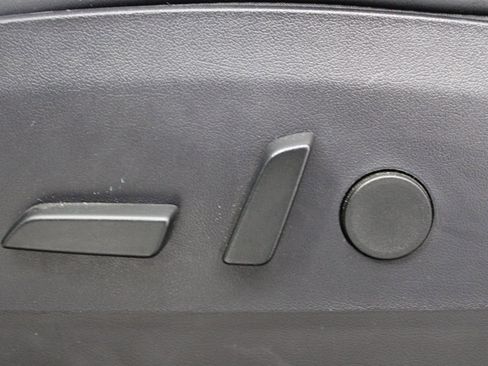 Used 2020 Tesla Model Y Long Range image 34