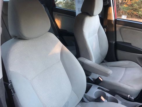 Used 2014 Hyundai Accent GLS image 17