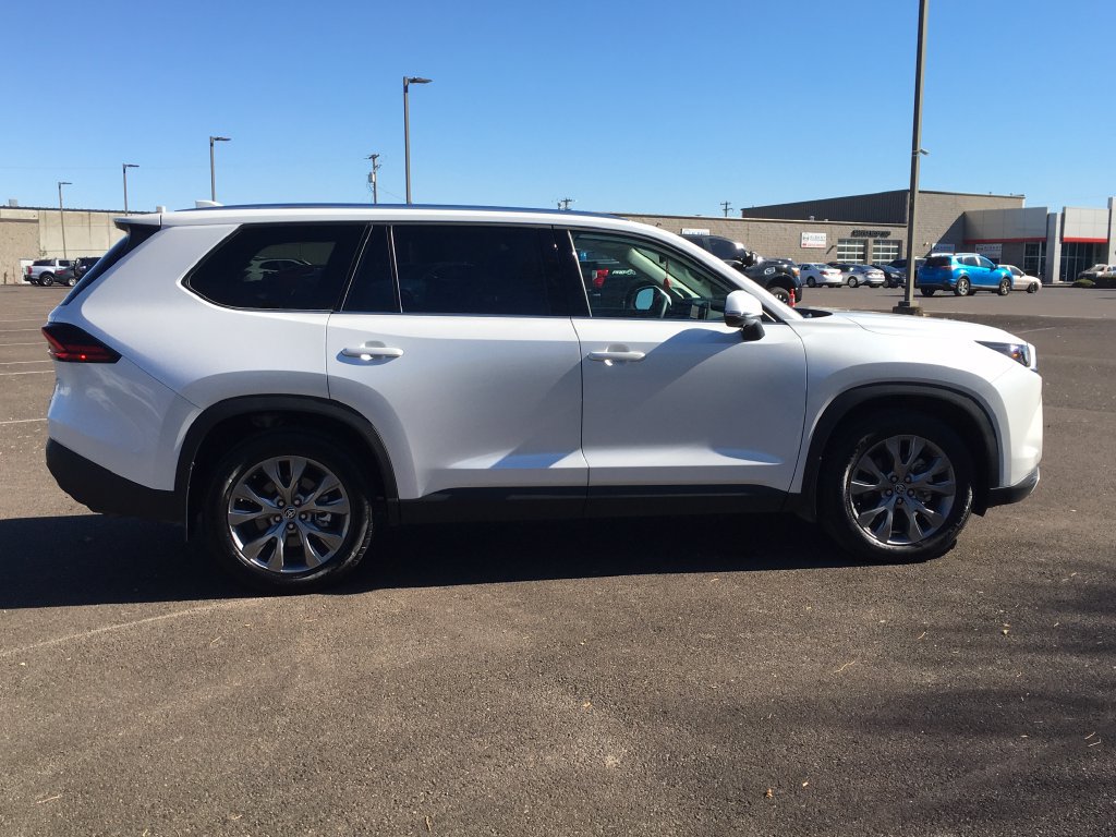Used 2026 Toyota Grand Highlander AWD image 9