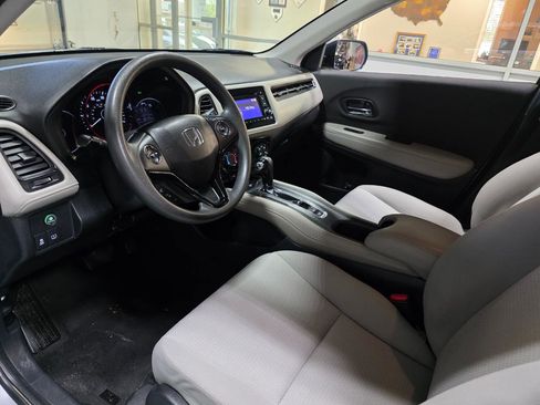 Used 2021 Honda HR-V LX image 16