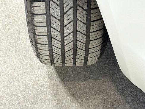 Used 2025 Porsche Macan image 42