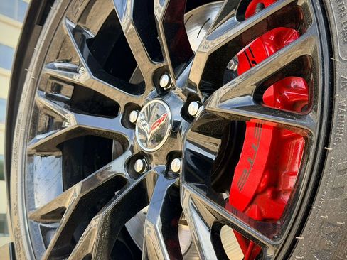 Used 2015 Chevrolet Corvette Z06 w/ 2LZ Preferred Equipment Group RWD image 13