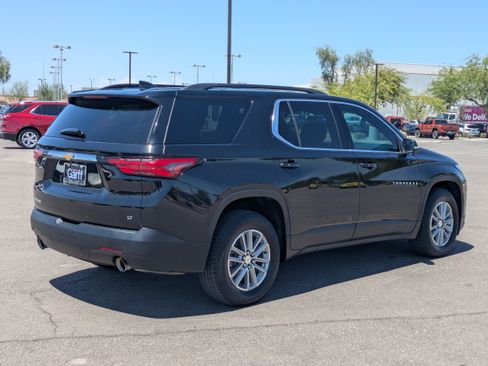 Used 2023 Chevrolet Traverse LT FWD image 6