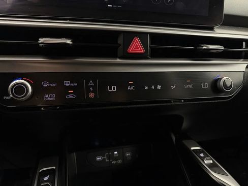 Used 2024 Kia Sorento S FWD image 24