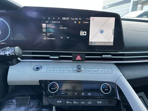 Used 2024 Hyundai Elantra Limited image 33