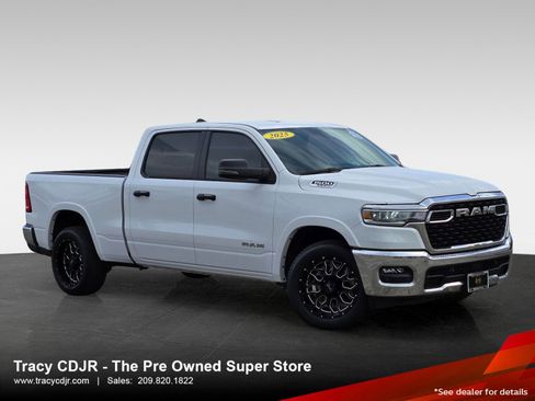 Used 2025 RAM 1500 Big Horn AWD/4WD image 1