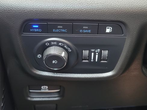 Used 2023 Jeep Grand Cherokee Overland w/ Advanced Protech Group III AWD/4WD image 12