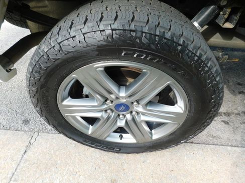 Used 2018 Ford F150 XLT w/ Equipment Group 302A Luxury image 7