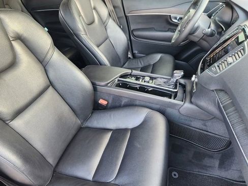 Used 2020 Volvo XC90 T6 Momentum image 18