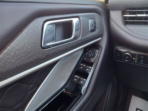 Used 2025 Ford Explorer Platinum w/ LUX Leather Package image 27