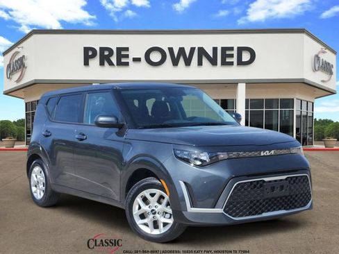 Used 2025 Kia Soul LX FWD image 1