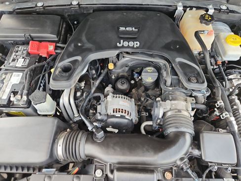 Used 2019 Jeep Wrangler Unlimited Sport S AWD/4WD image 28