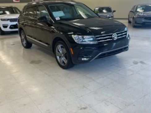Used 2020 Volkswagen Tiguan SEL FWD image 1