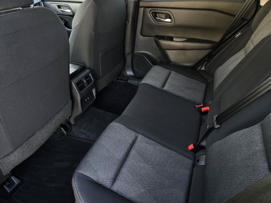Certified 2024 Nissan Rogue SV FWD image 12